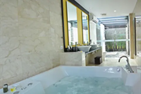 Hotel Legian Beach in Kuta — foto 24