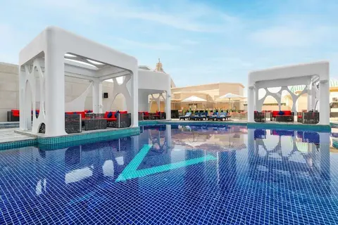V Hotel Dubai Curio Collection by Hilton in دبي — foto 27