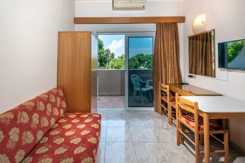 Sunday Hotel in Ιαλυσός — foto 15
