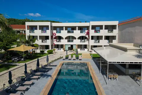 Remezzo Studios & Apartments in Ammoudi — foto 2