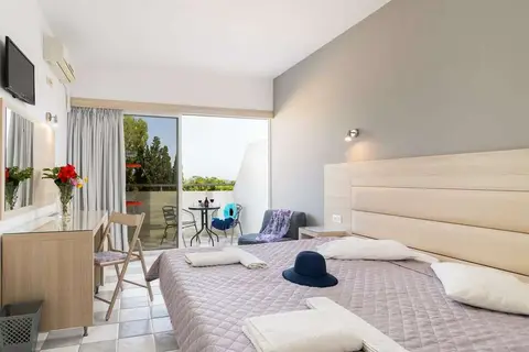 Sabina Hotel in Θεολόγος — foto 13