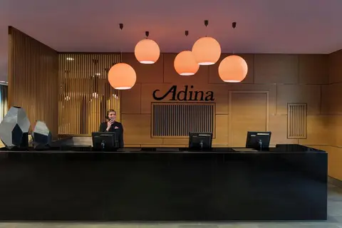 Adina Apartment Hotel Berlin Hackescher Markt in Berlijn, foto 5