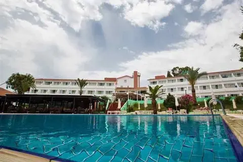 Adelais Bay in Paralimni — foto 5