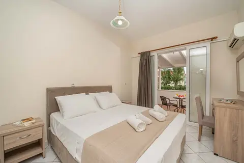 Karavados Beach Hotel in Καραβάδος — foto 25