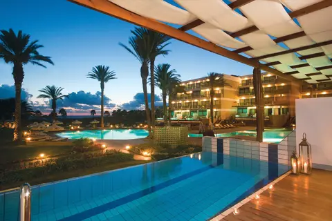 Constantinou Bros Asimina Suites Hotel in Geroskipou — foto 15