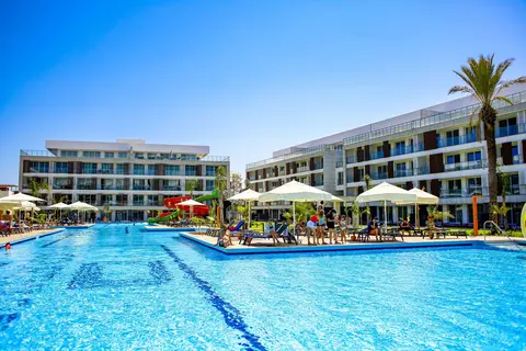 Courtyard Long Beach Holiday Resort in Trikomo — foto 13