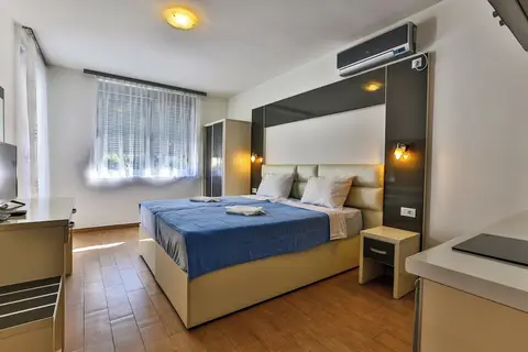 Villa Dvor Kornic in Budva — foto 18