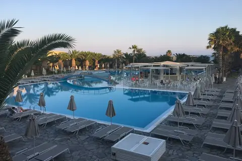 Porto Bello Beach in Καρδάμαινα — foto 17