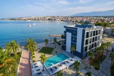 Liberty Plaza in Novalja — foto 2
