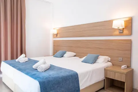 Kapetanios Bay Hotel in Παραλίμνι — foto 22