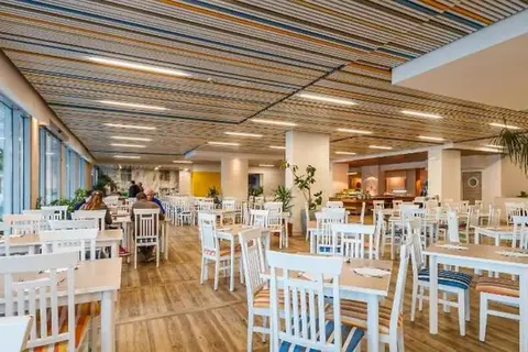 Carine Hotel Delfin in Bijela — foto 26