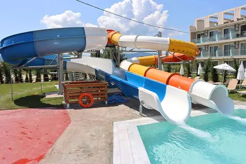 Angela Beach in Καρουσάδες — foto 2