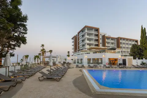 Leonardo Crystal Cove Hotel and Spa by the sea in Paralimni