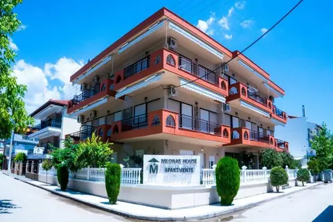 Milonas House Apartments in Διονυσίου