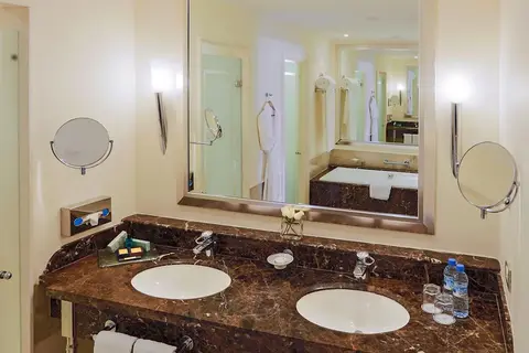 Amphitrite Palace Beach Hotel & Convention Centre in Rabat, foto 2