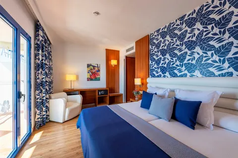 Tahiti Playa Hotel & Suites in Santa Susanna — foto 2