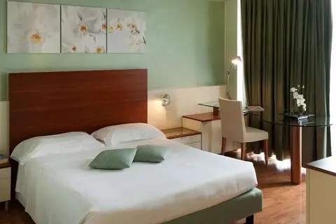 Hotel Leonardo Da Vinci Erba in Erba — foto 3