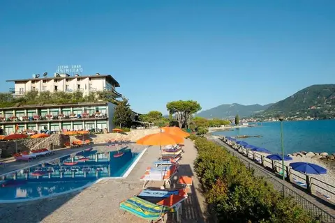 Park Hotel Casimiro Village in San Felice del Benaco