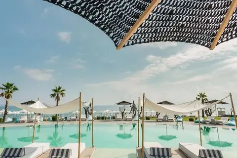 Blue Carpet Luxury Suites in Πευκοχώρι