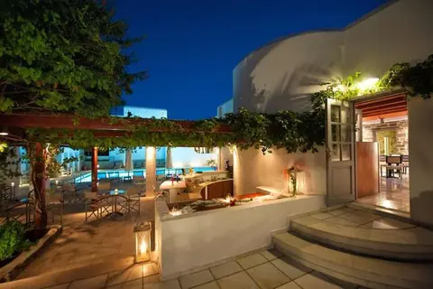 Mr & Mrs White Paros in Νάουσα — foto 7