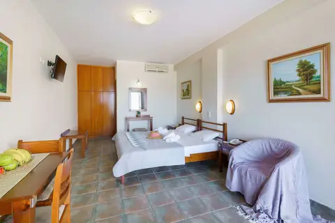 Sunrise Suites in Καλύβες — foto 12