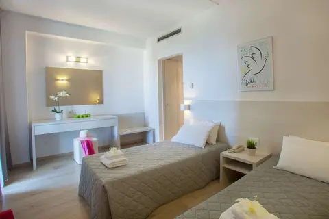 Harmony Bay Hotel in Limassol — foto 6