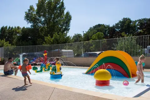 Camping La Garenne in Saint-Laurent-du-Pape — foto 4
