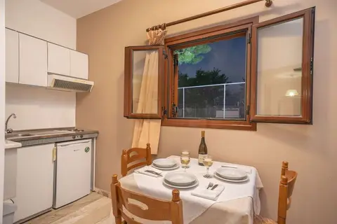 Karavados Beach Hotel in Καραβάδος — foto 17