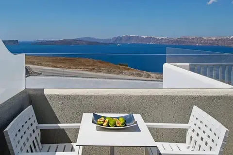Acroterra Rosa Luxury Suites in Thira Municipal Unit