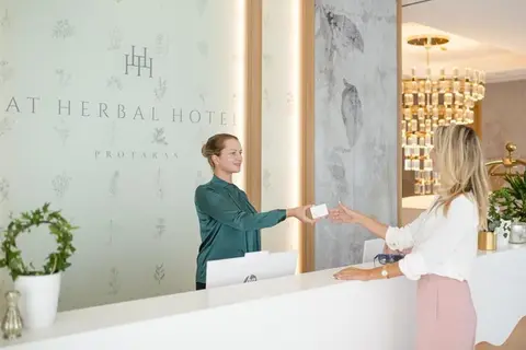 AT Herbal Hotel in Παραλίμνι — foto 8