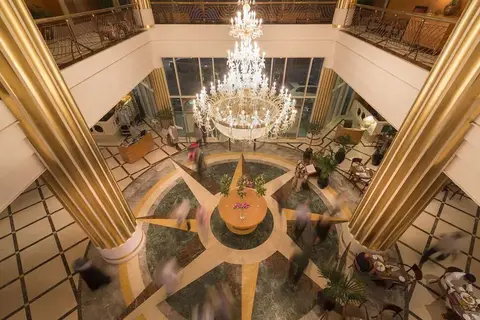 Corniche Hotel Abu Dhabi in الدَّانَةْ — foto 12