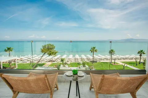 Blue Carpet Luxury Suites in Πευκοχώρι — foto 22