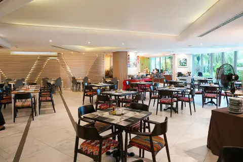 Wyndham Grand Nai Harn Beach Phuket in ตำบลราไวย์ — foto 4