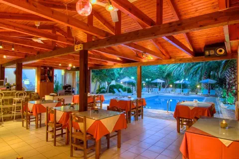 Sunrise Hotel & Apartments in Aνω Ρoδάκινo — foto 4