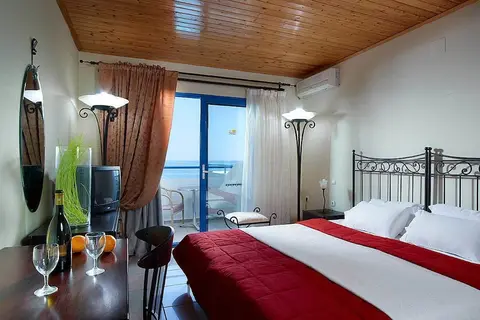 Sunrise Beach Resort in Πεύκοι — foto 26