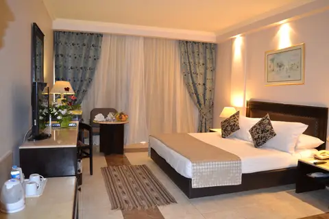 JAZ Pyramids Resort in كفرة نصار — foto 8