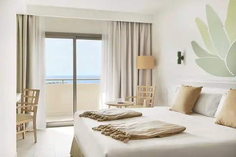 Iberostar Waves Gaviotas Park in Las Gaviotas — foto 9
