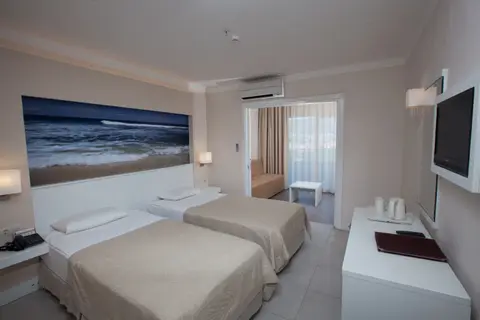 Batihan Beach Resort & Spa in Kuşadası — foto 20