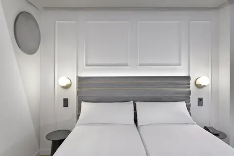 Hotel Inca in Zaragoza — foto 11