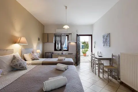 Kasteli Studios & Apartments in Panormos — foto 9