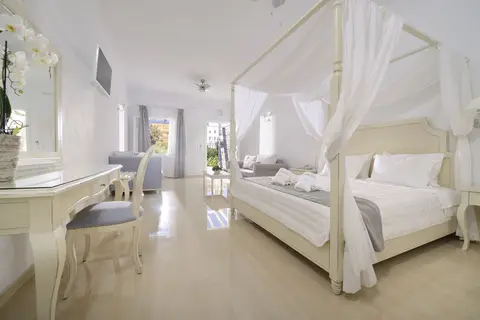 Kamari Hotel in Πλατύς Γιαλός — foto 25