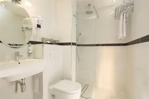 Hôtel Plaza Elysées in Parijs — foto 18