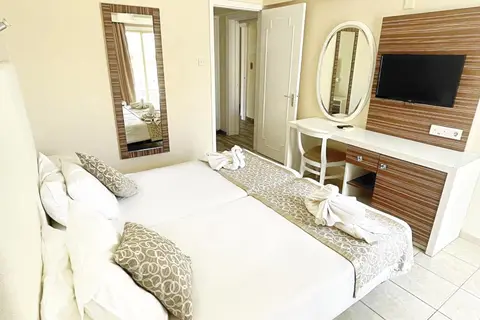 Antonis G Hotel in Oroklini — foto 19