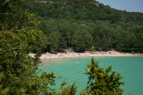 Camping Le Grand Lac in Clairvaux-les-Lacs — foto 12