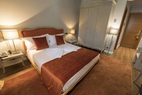 Classic Hotel in Tirana — foto 11
