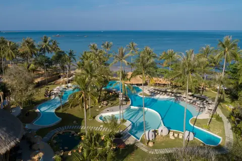 Eden Beach Khao Lak Resort & Spa in เขาหลัก