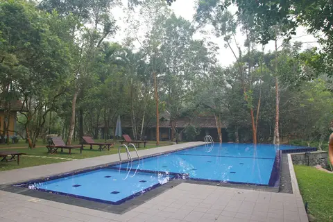 Lake Serenity Resort & Spa in Kuruwita