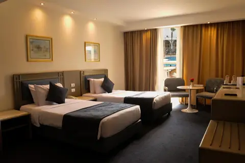 JAZ Pyramids Resort in كفرة نصار — foto 23