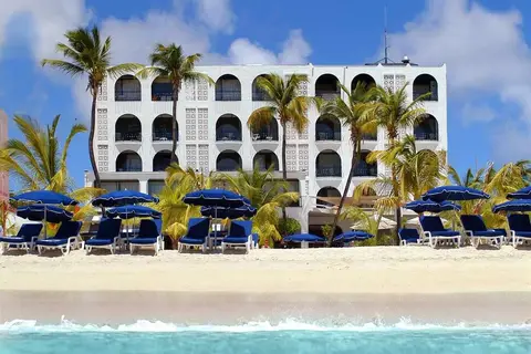 Holland House Beach Hotel in Philipsburg