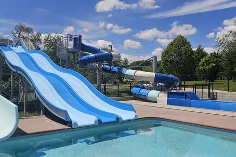 Camping Du Bois De Reveuge in Huanne-Montmartin